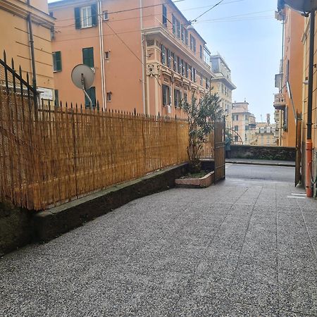 Ampio Appartamento Con 2 Posti Auto E Cortile ジェノヴァ エクステリア 写真