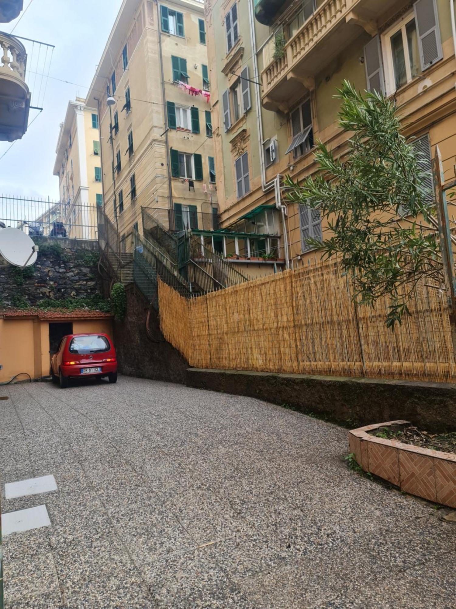 Ampio Appartamento Con 2 Posti Auto E Cortile ジェノヴァ エクステリア 写真